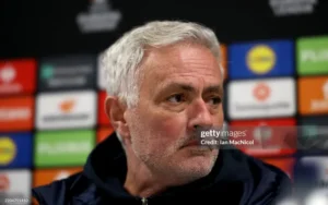 Đội nhà bị loại, Mourinho tố trọng tài VAR bỏ qua 3 quả phạt đền
